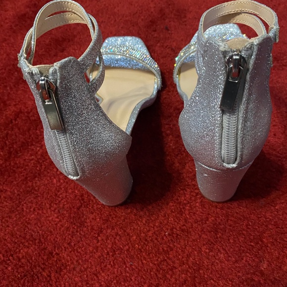 ❤️D brand. Silver. Size 9 sandals. - Picture 3 of 8